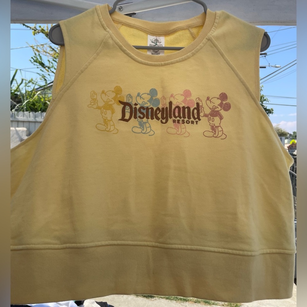 Sleeveless sweatshirt